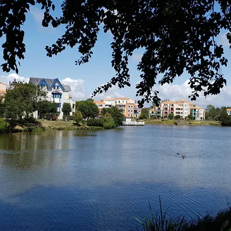 A Port Bourgenay, Vue Sur Lac, Au Pied D'un Parc Aquatique *