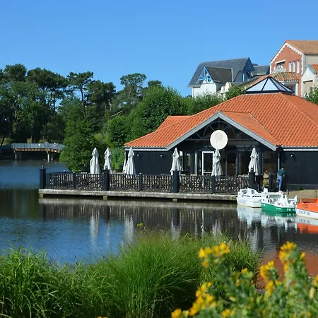A Port Bourgenay, Vue Sur Lac, Au Pied D'un Parc Aquatique *