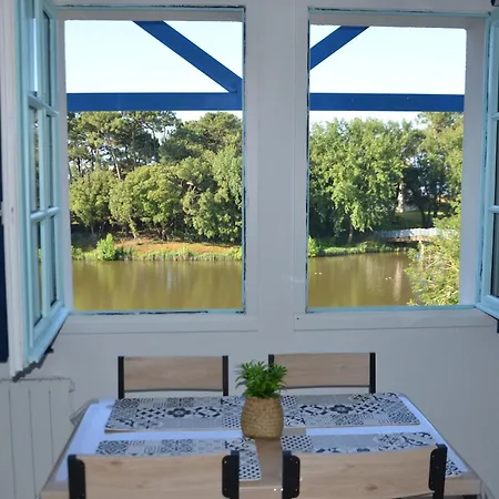 A Port Bourgenay, Vue Sur Lac, Au Pied D'un Parc Aquatique *