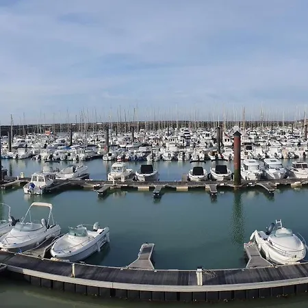 A Port Bourgenay, Vue Sur Lac, Au Pied D'un Parc Aquatique