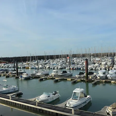 A Port Bourgenay, Vue Sur Lac, Au Pied D'un Parc Aquatique