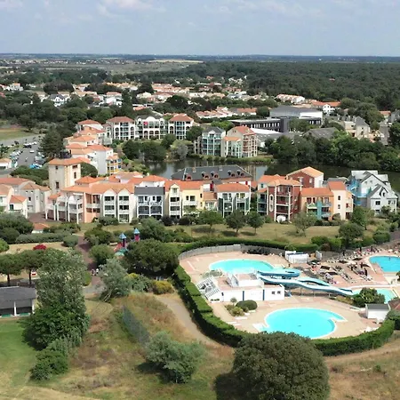 A Port Bourgenay, Vue Sur Lac, Au Pied D'un Parc Aquatique * Talmont-Saint-Hilaire