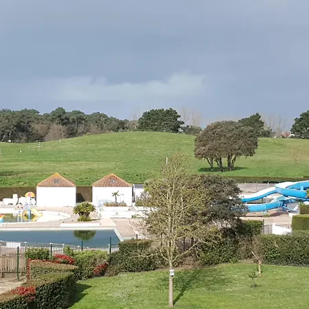 A Port Bourgenay, Vue Sur Lac, Au Pied D'un Parc Aquatique *