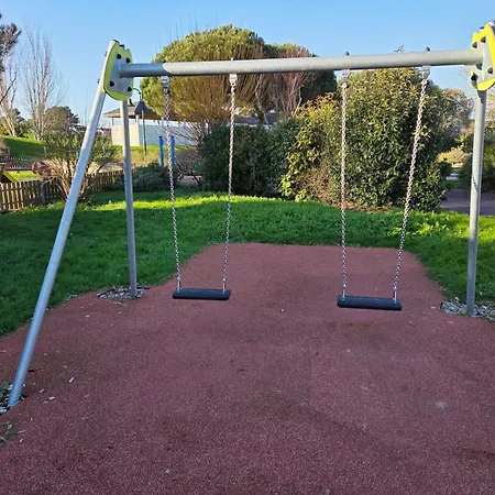 A Port Bourgenay, Vue Sur Lac, Au Pied D'un Parc Aquatique *