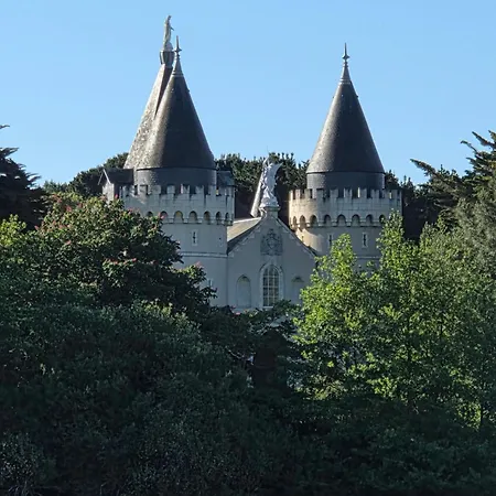 A Port Bourgenay, Vue Sur Lac, Au Pied D'un Parc Aquatique *