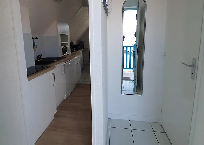 A Port Bourgenay, Vue Sur Lac, Au Pied D'un Parc Aquatique