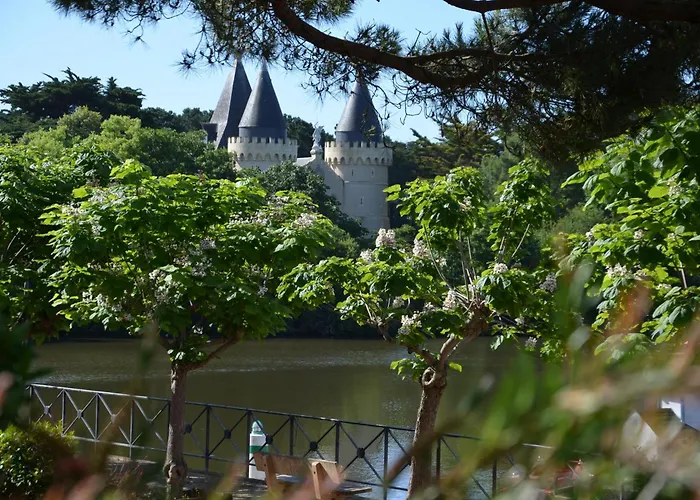 A Port Bourgenay, Vue Sur Lac, Au Pied D'un Parc Aquatique