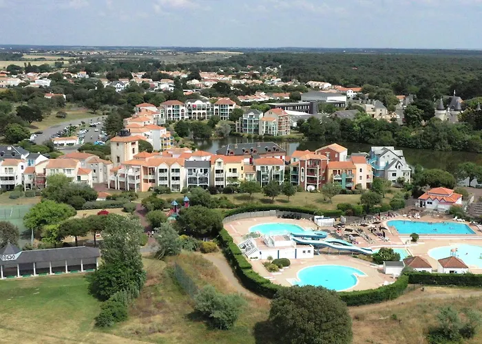 A Port Bourgenay, Vue Sur Lac, Au Pied D'un Parc Aquatique * Talmont-Saint-Hilaire