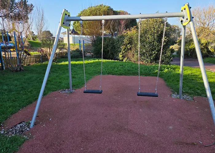 A Port Bourgenay, Vue Sur Lac, Au Pied D'un Parc Aquatique *